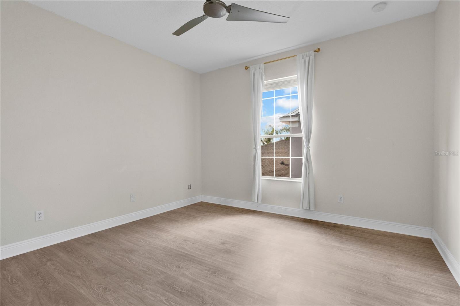 Image 38 of 57 For 10117 Sweetleaf Street