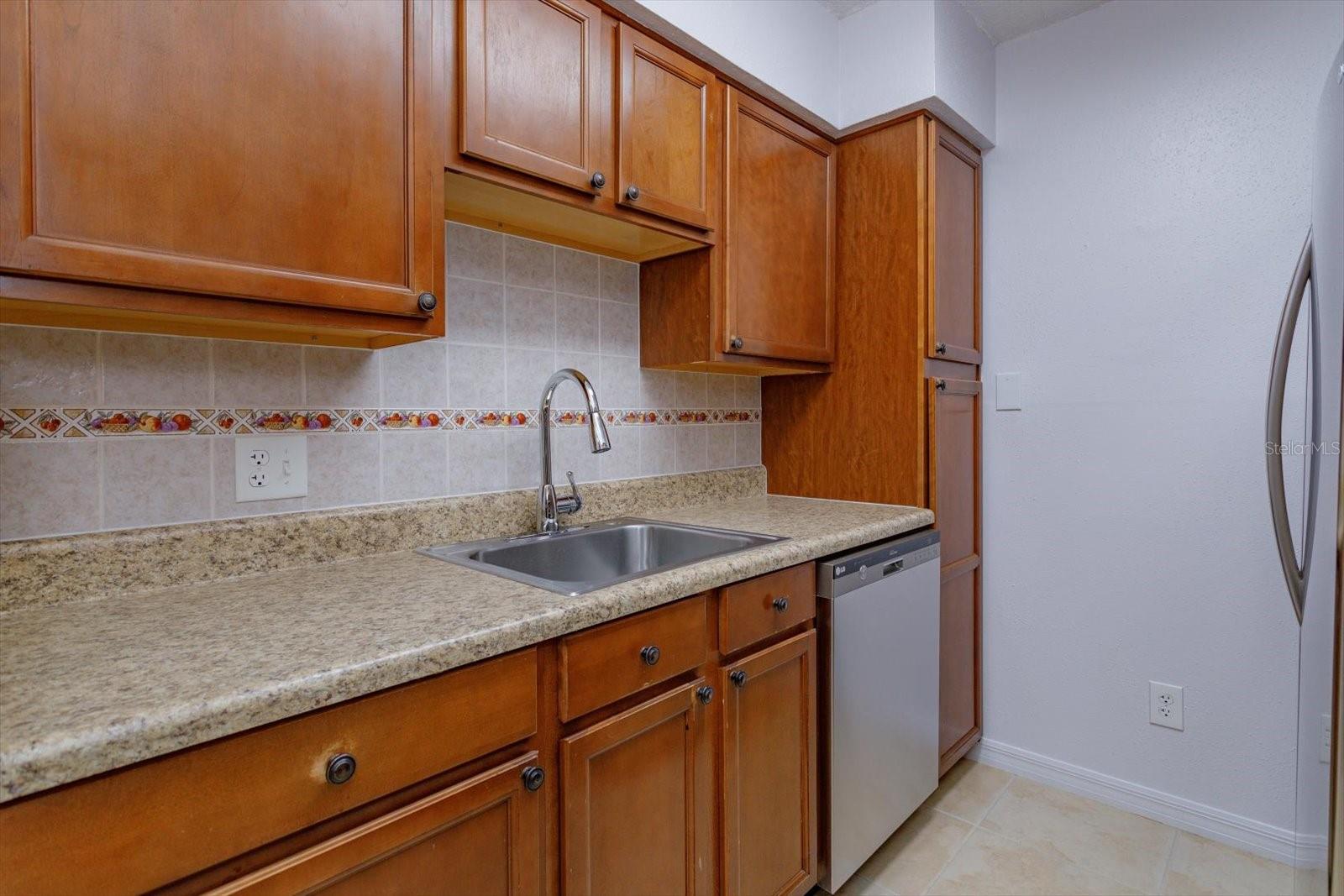 Image 5 of 32 For 395 Wymore Road 207