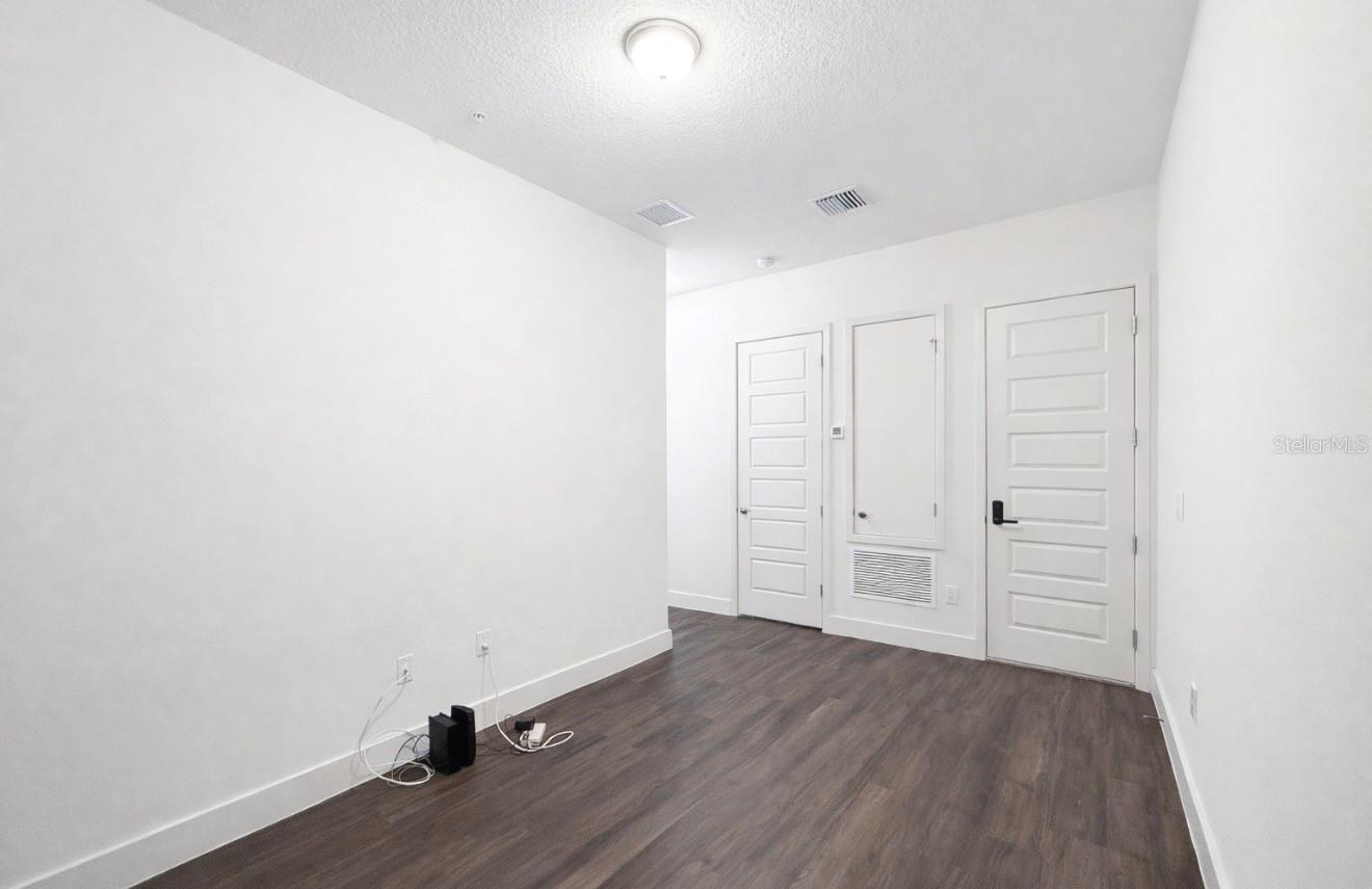 Image 4 of 17 For 13049b Michael Callin Alley