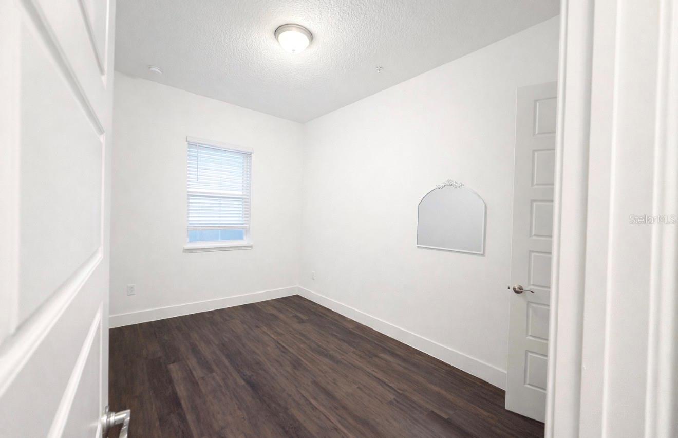 Image 5 of 17 For 13049b Michael Callin Alley