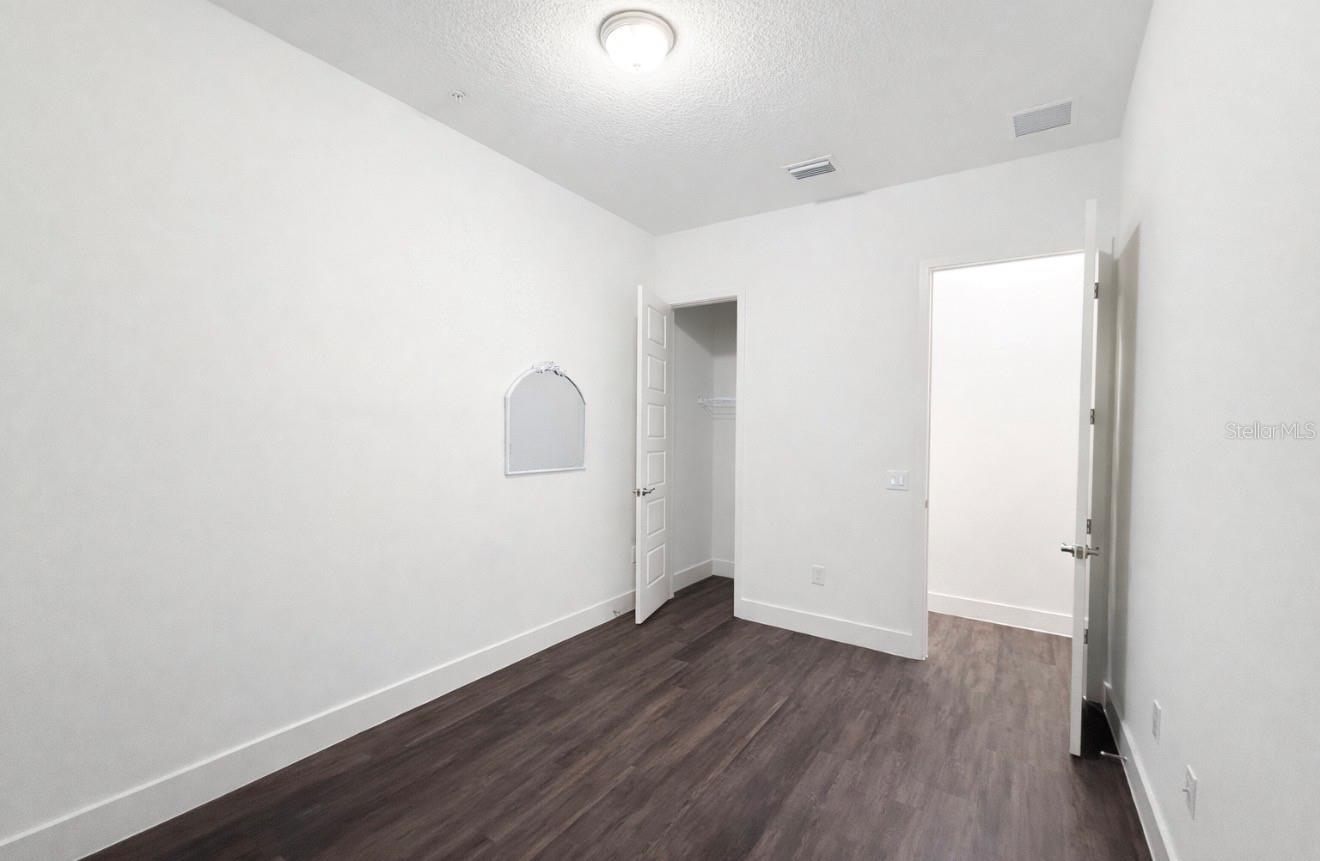 Image 6 of 17 For 13049b Michael Callin Alley