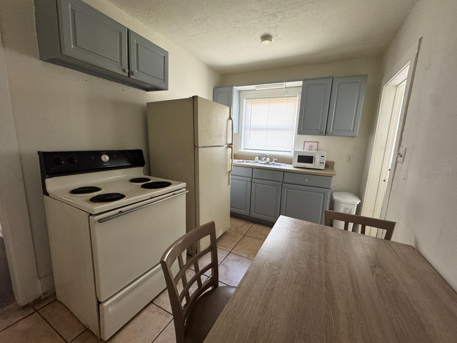 Image 10 of 14 For 728 Columbia Street A