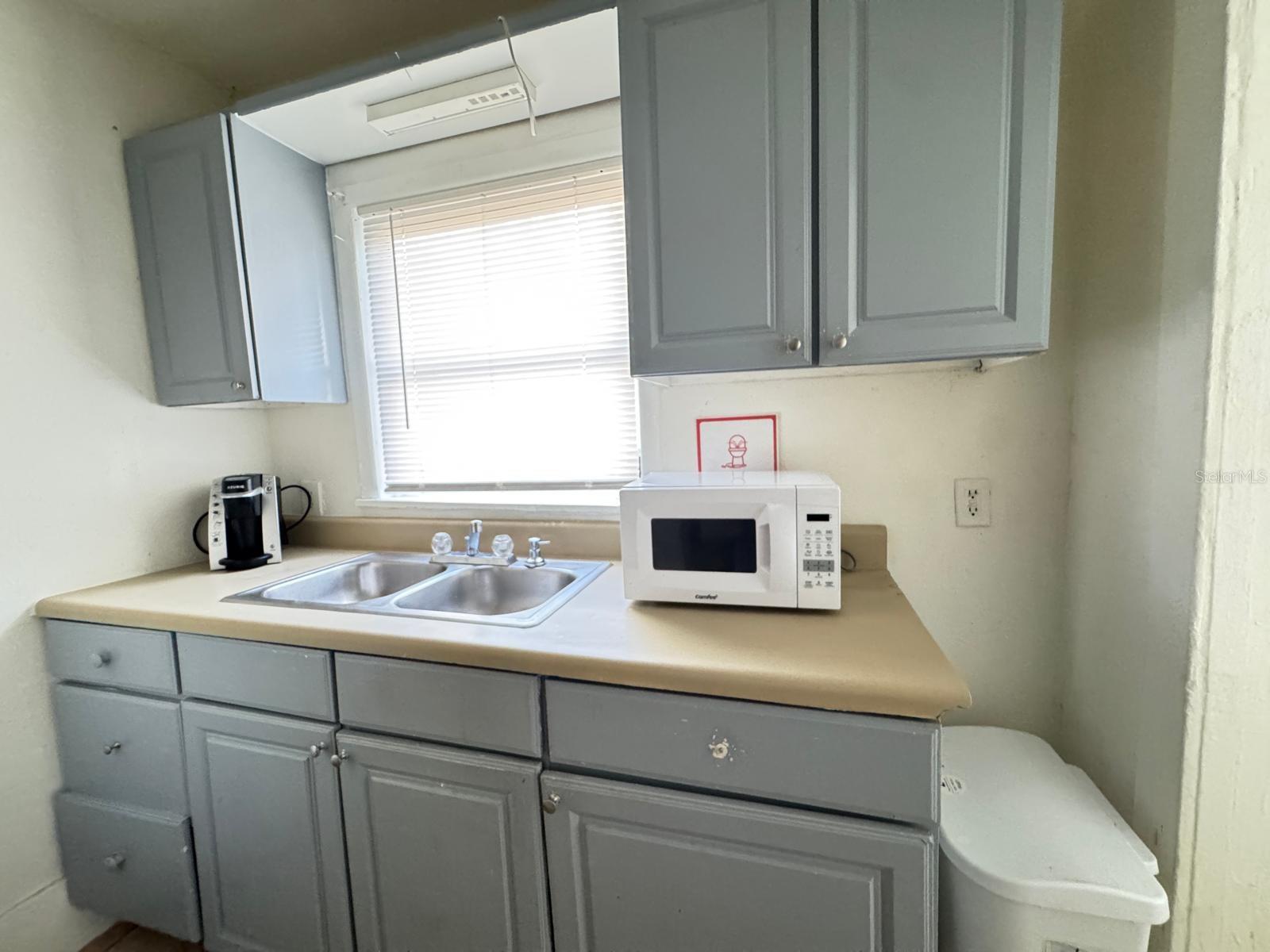 Image 11 of 14 For 728 Columbia Street A