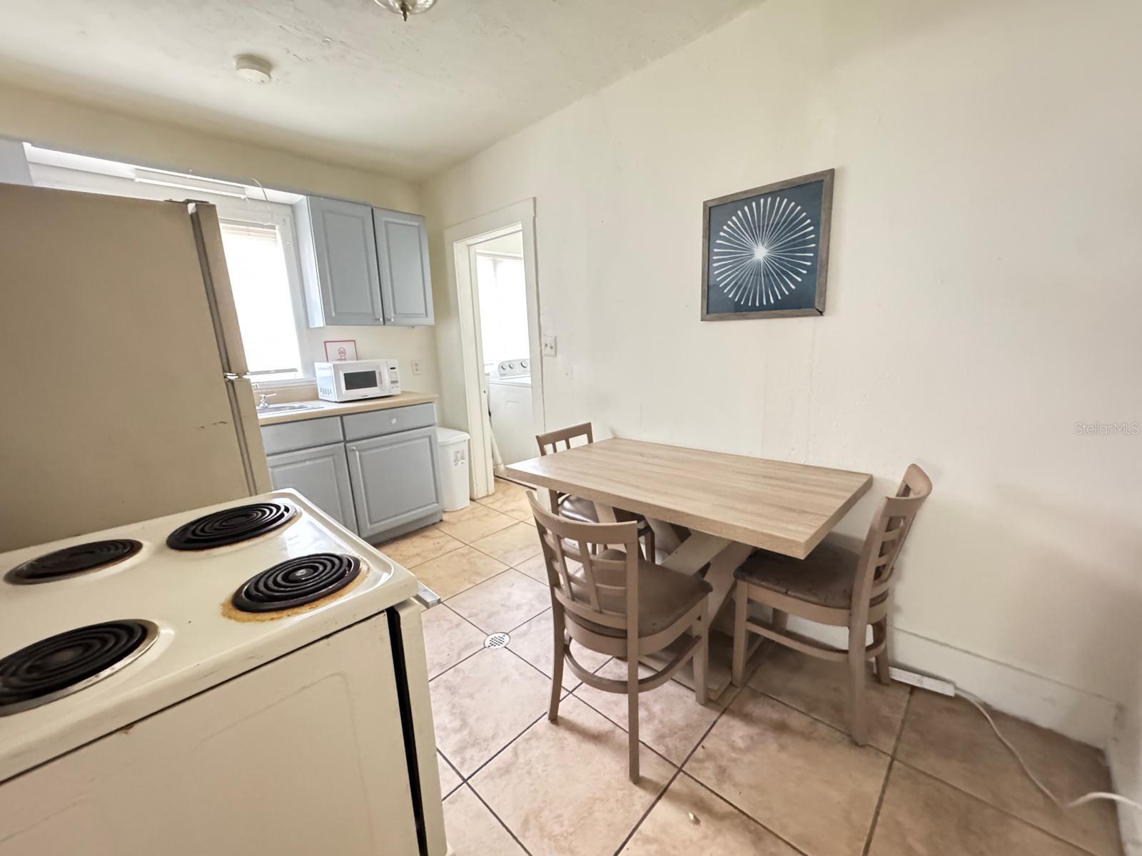 Image 3 of 14 For 728 Columbia Street A