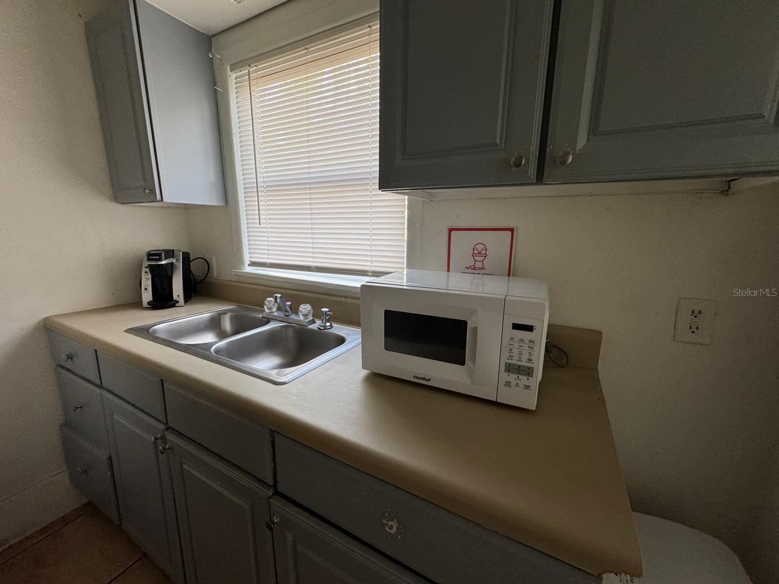 Image 7 of 14 For 728 Columbia Street A