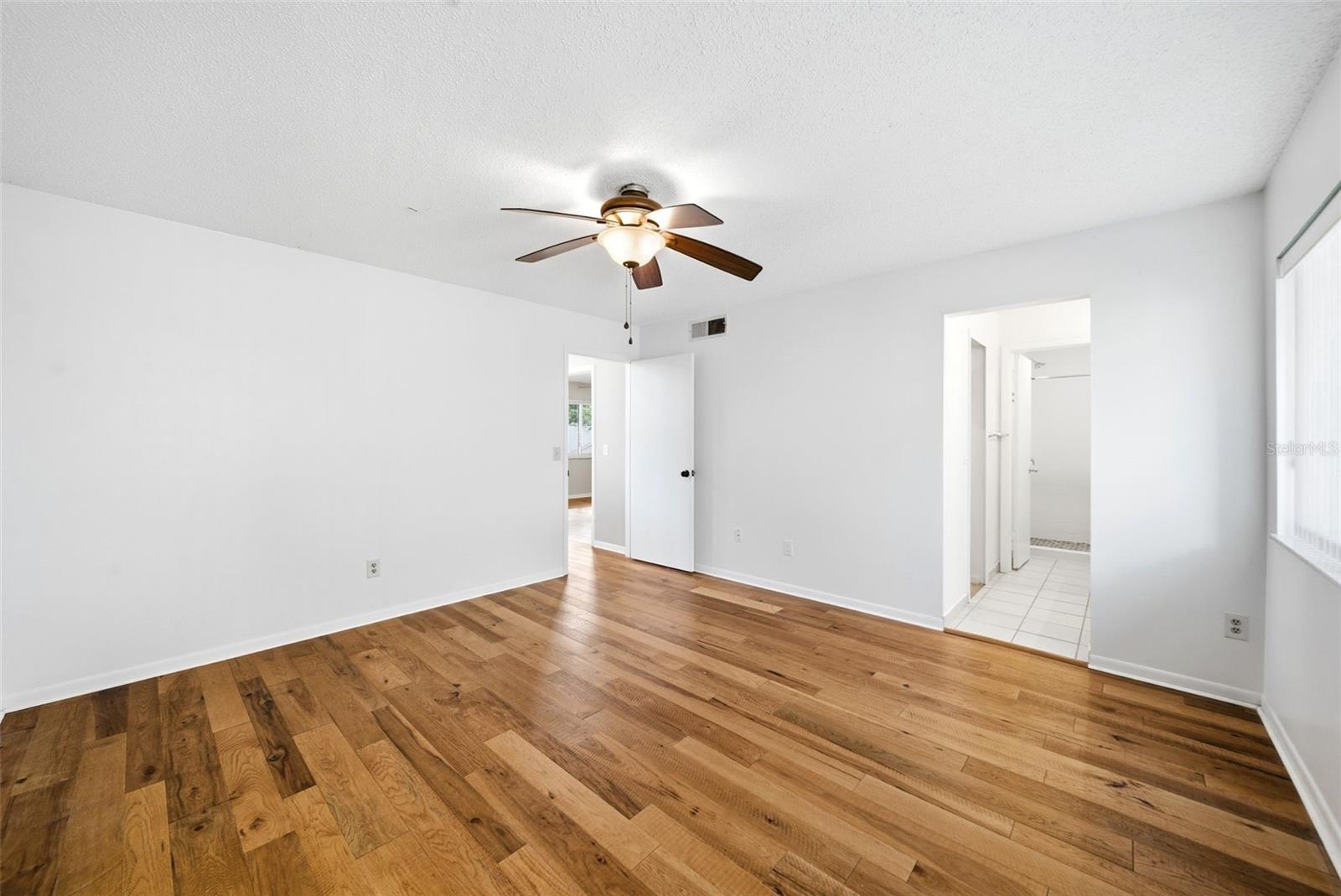 Image 14 of 21 For 442 Meadowood Boulevard