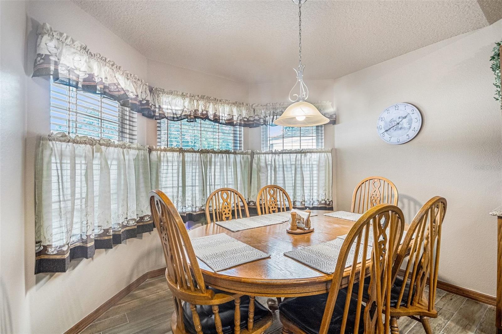 Image 8 of 30 For 2370 Alclobe Circle