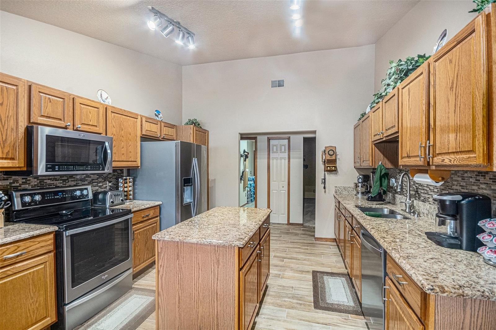 Image 9 of 30 For 2370 Alclobe Circle