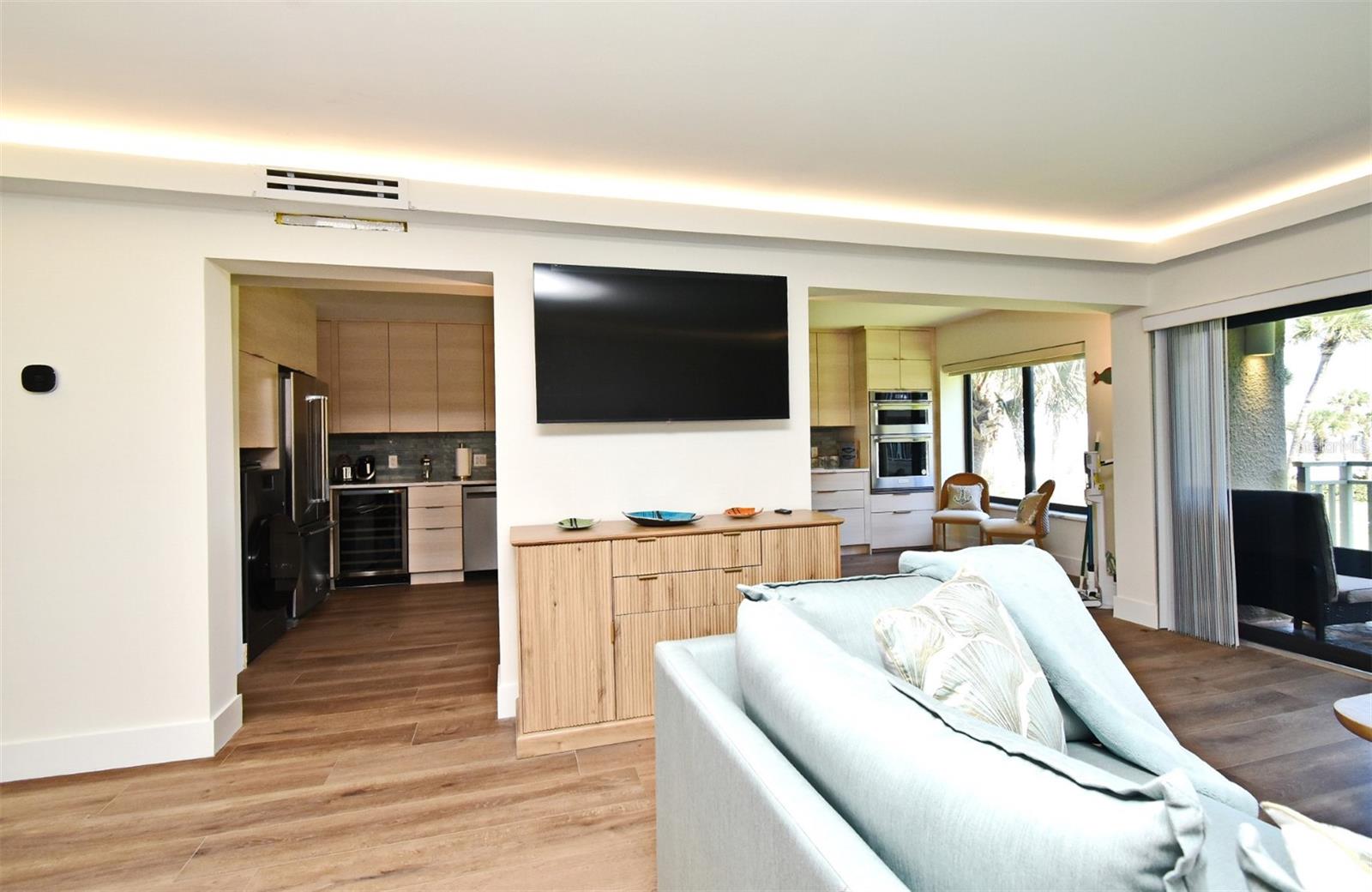 Image 19 of 47 For 4501 Atlantic Avenue 215