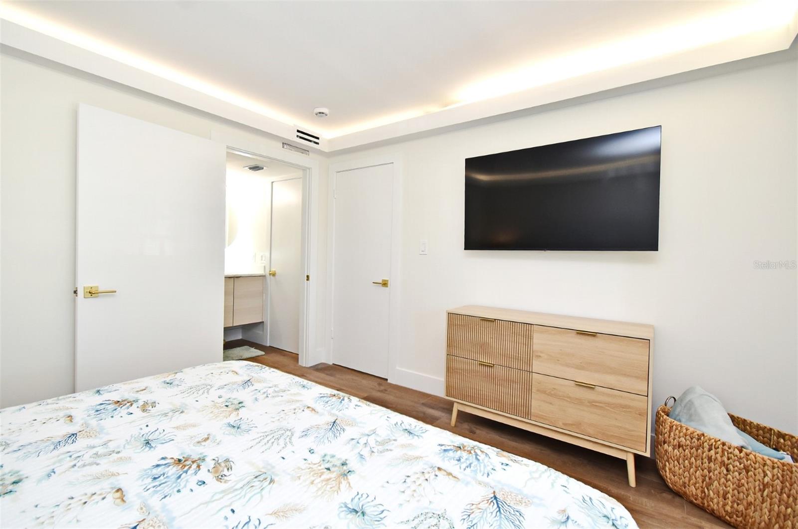 Image 31 of 47 For 4501 Atlantic Avenue 215