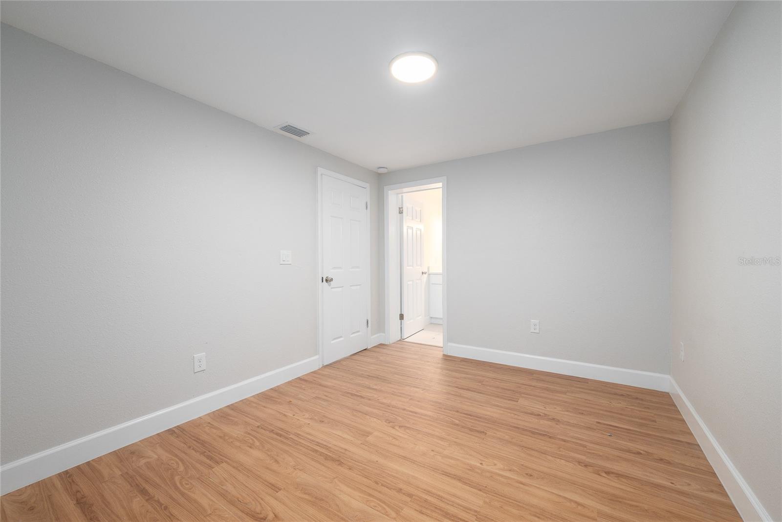 Image 20 of 30 For 944 Neuse Avenue