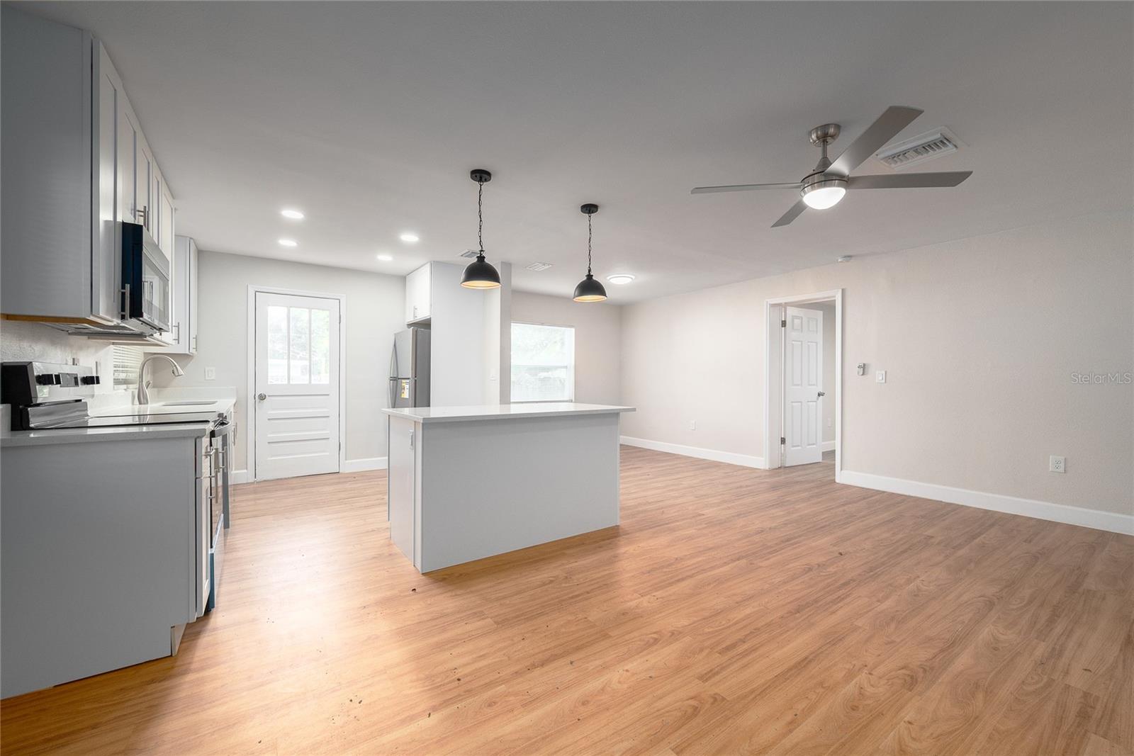 Image 3 of 30 For 944 Neuse Avenue