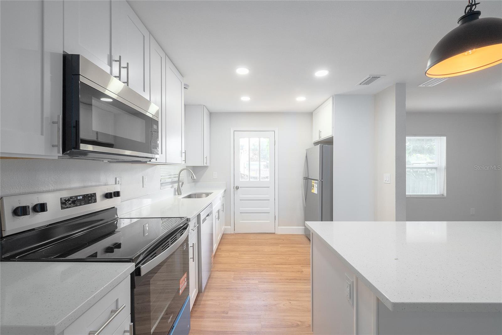 Image 4 of 30 For 944 Neuse Avenue