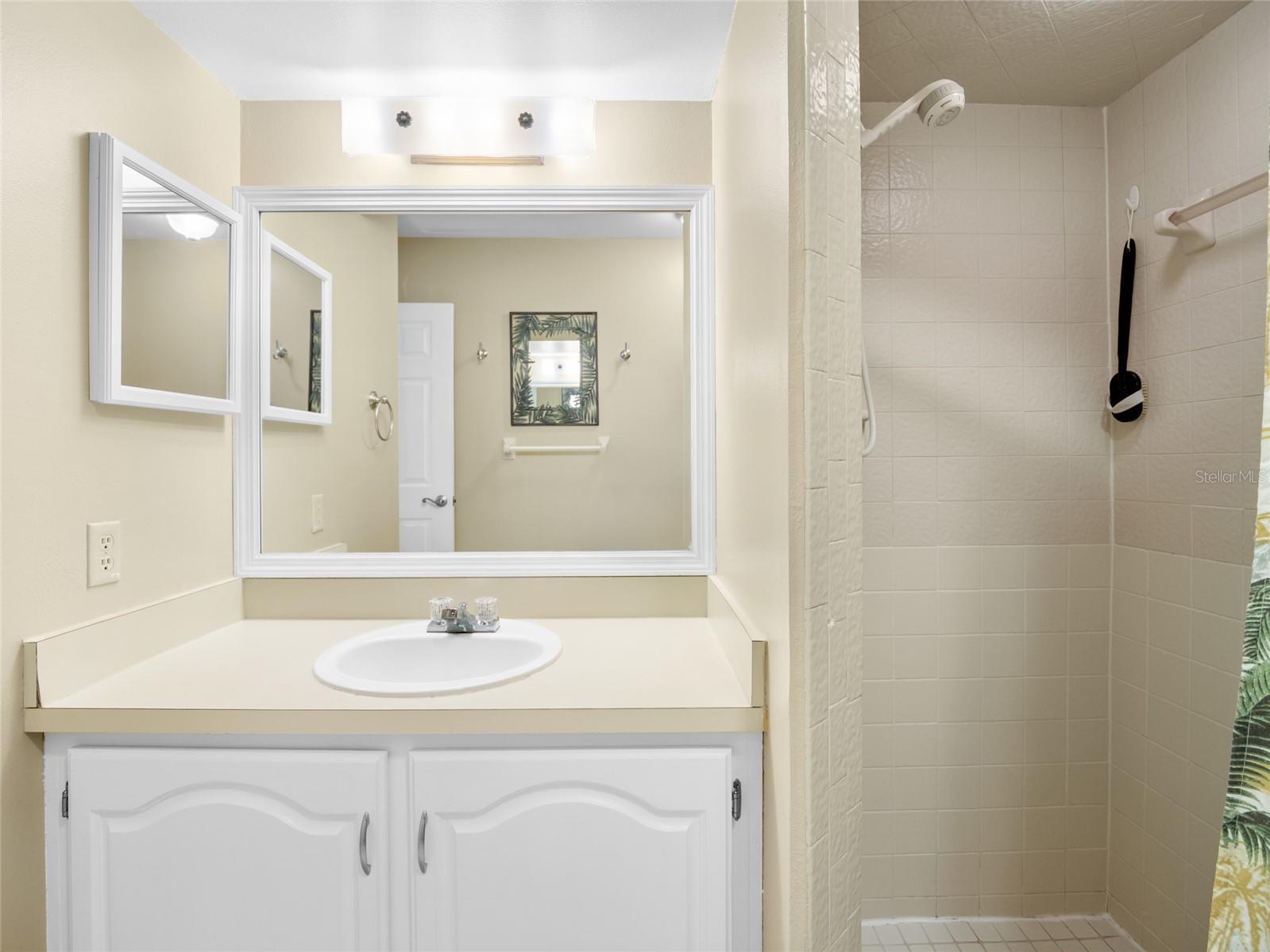 Image 12 of 26 For 1725 Harrison Street 222