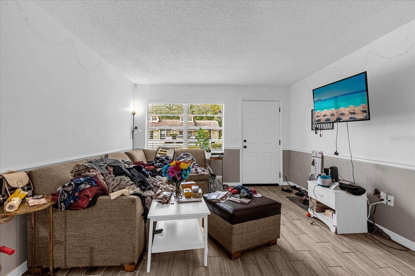 Image 4 of 20 For 1267 Woodman Way