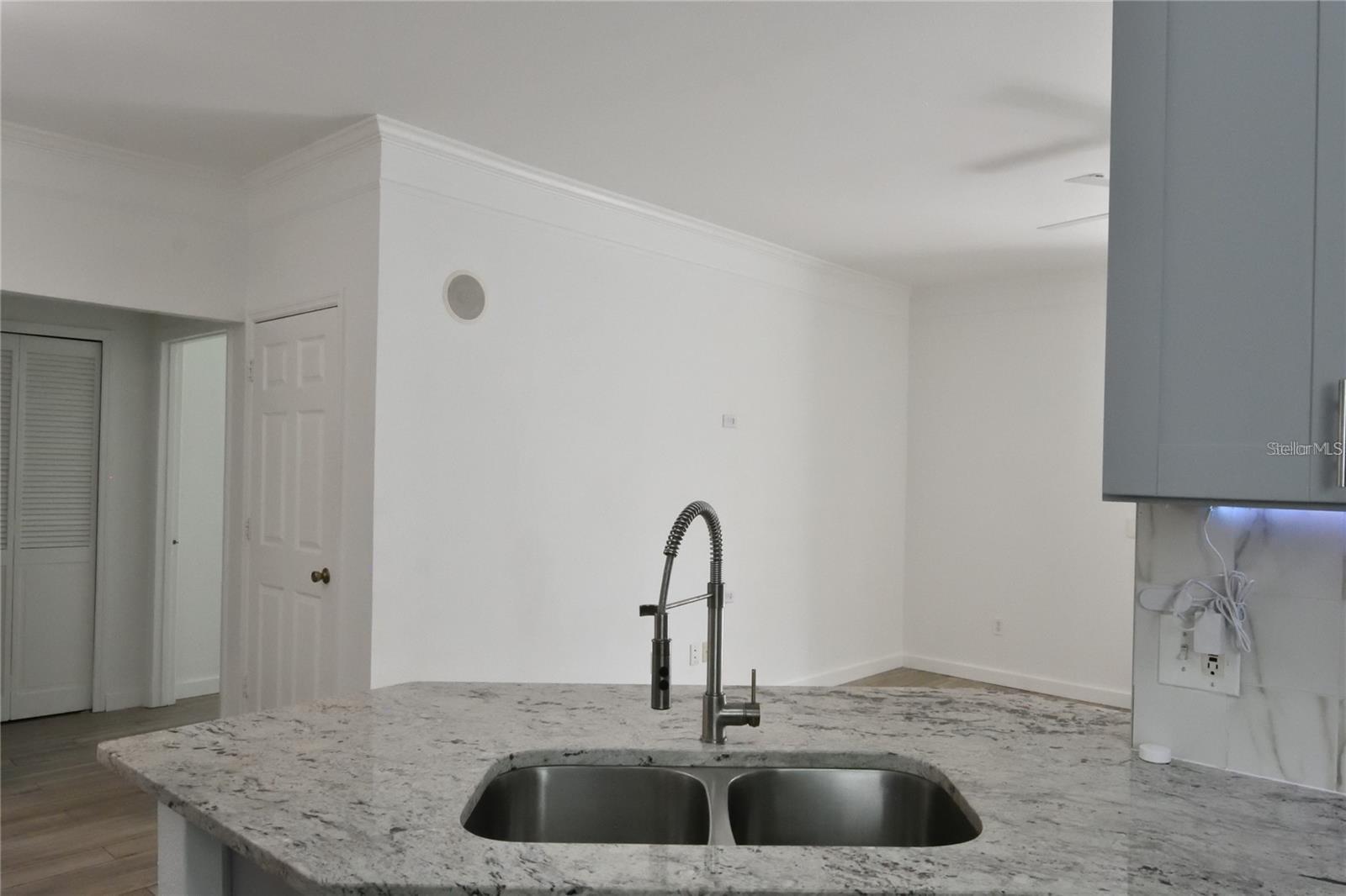 Image 29 of 32 For 3396 Parkchester Square Boulevard 104