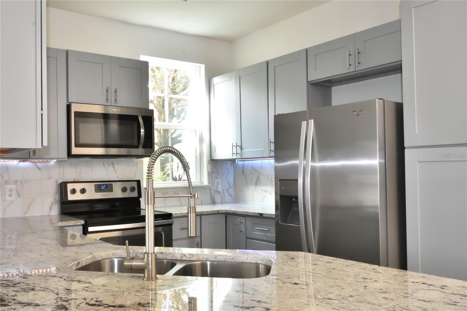 Image 8 of 32 For 3396 Parkchester Square Boulevard 104