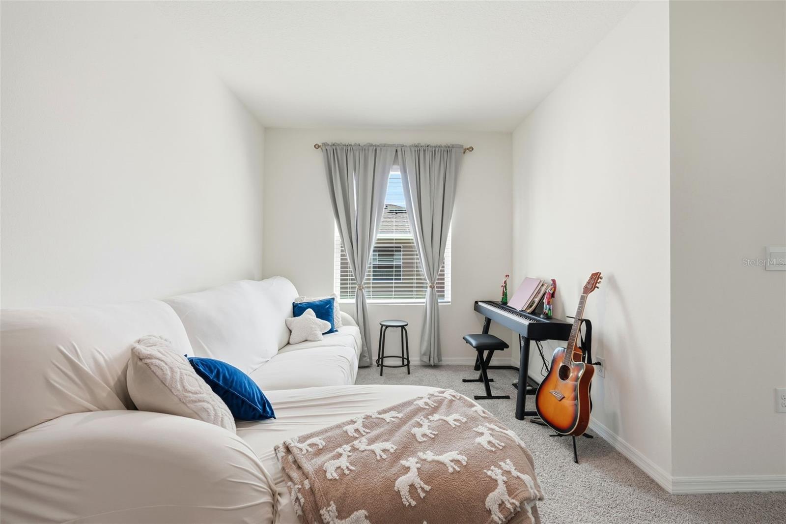 Image 23 of 51 For 1503 Isleta Loop