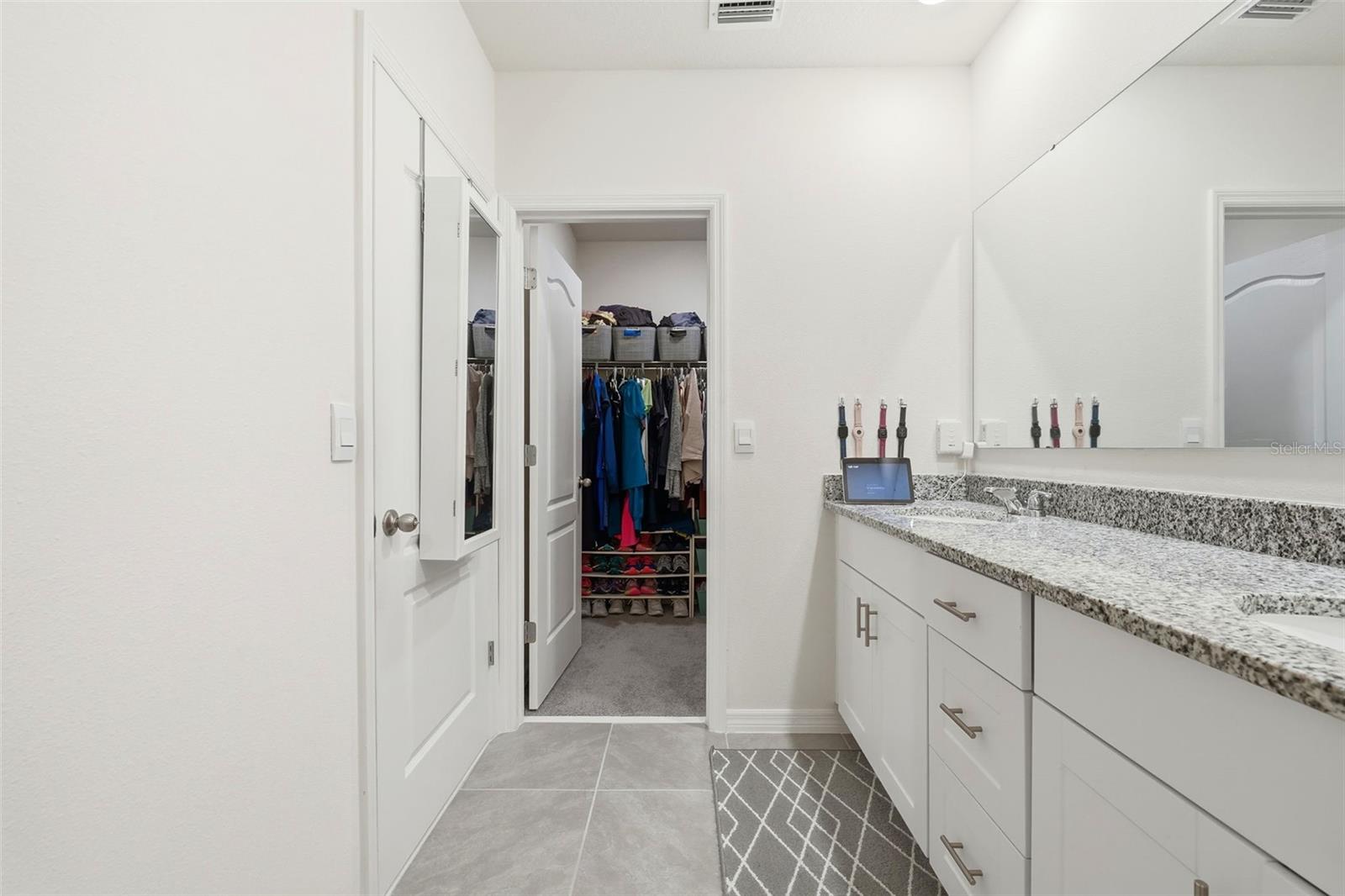 Image 27 of 51 For 1503 Isleta Loop