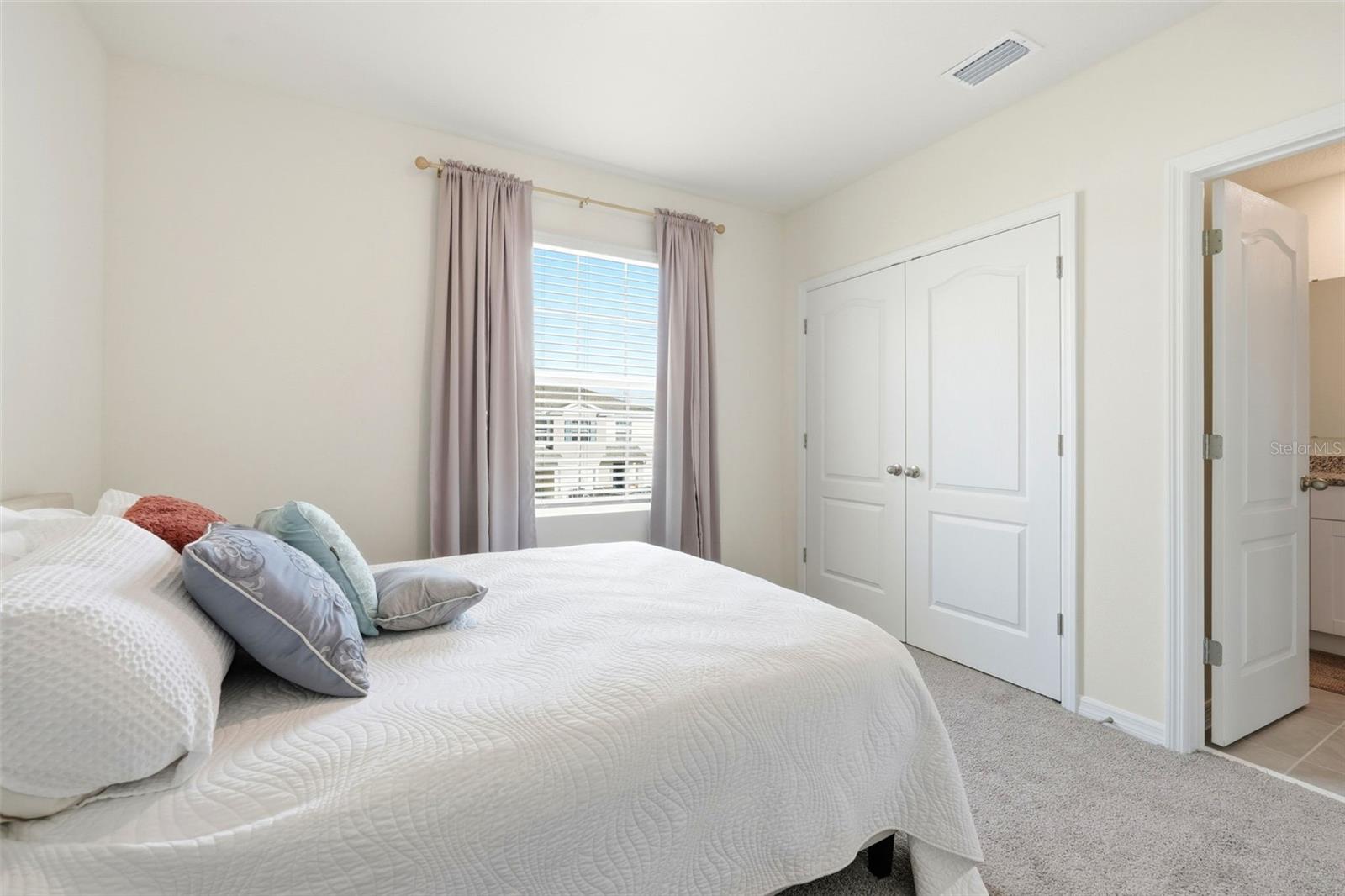 Image 31 of 51 For 1503 Isleta Loop