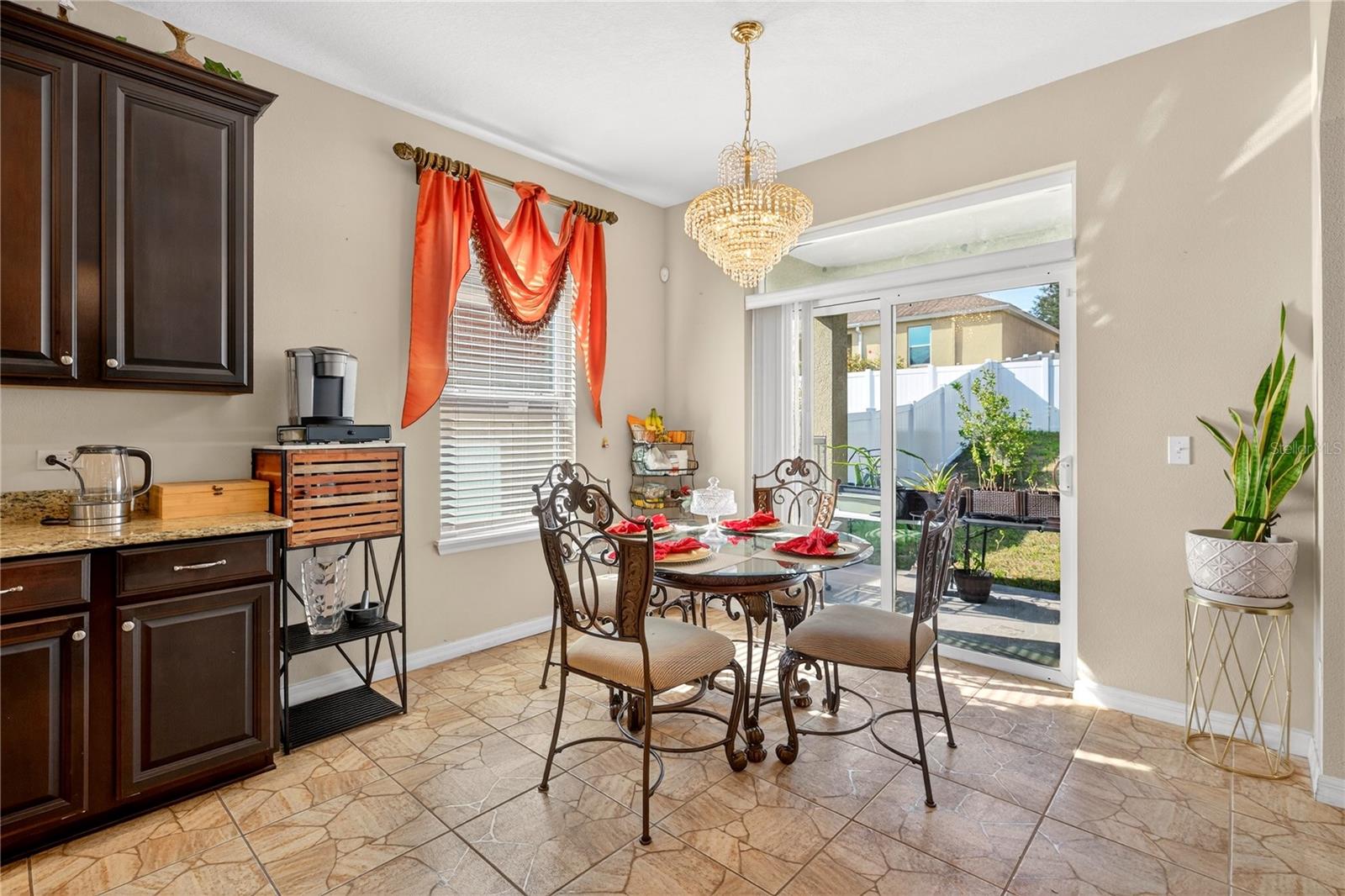 Image 15 of 72 For 882 Counts Crest Cir