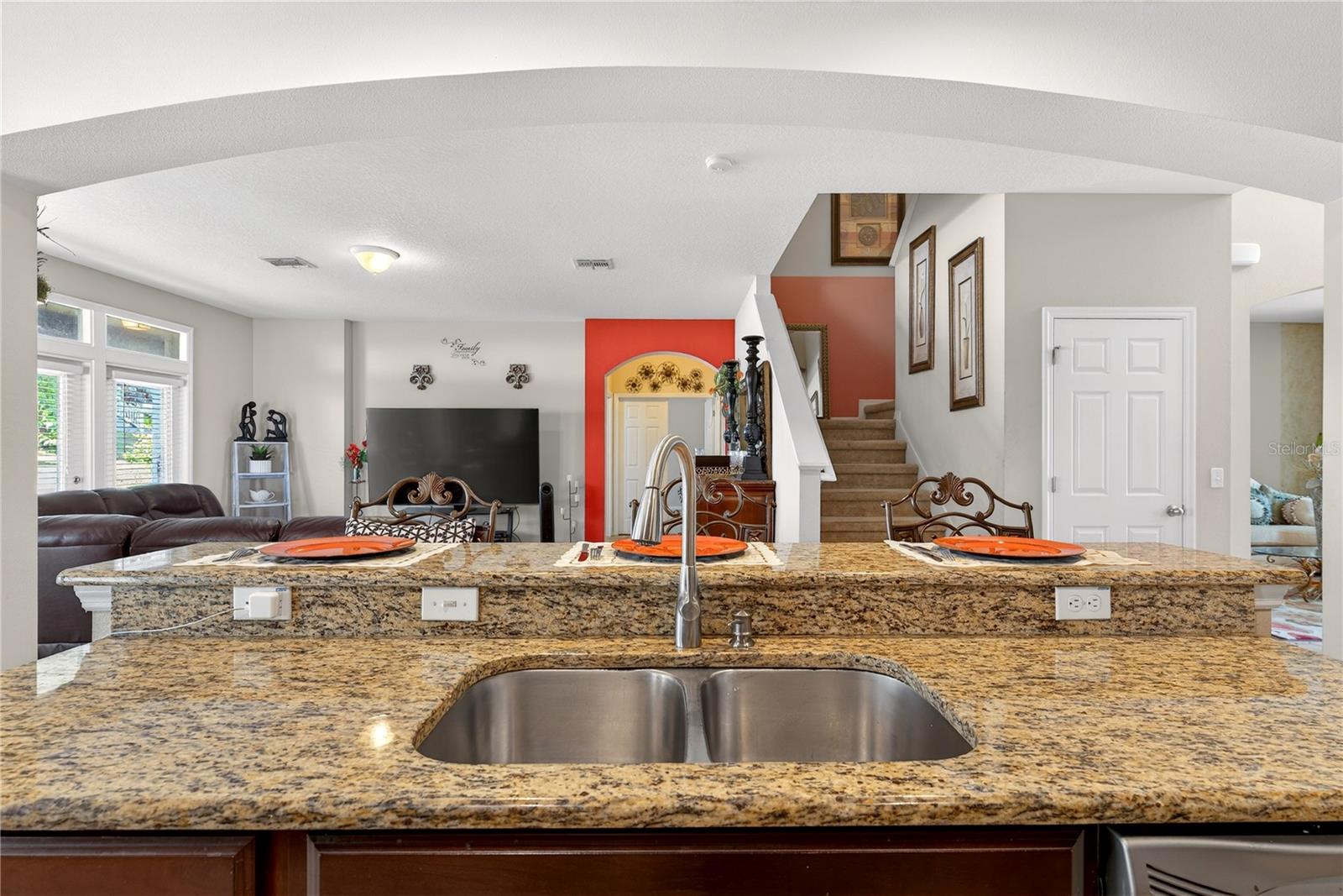 Image 17 of 72 For 882 Counts Crest Cir