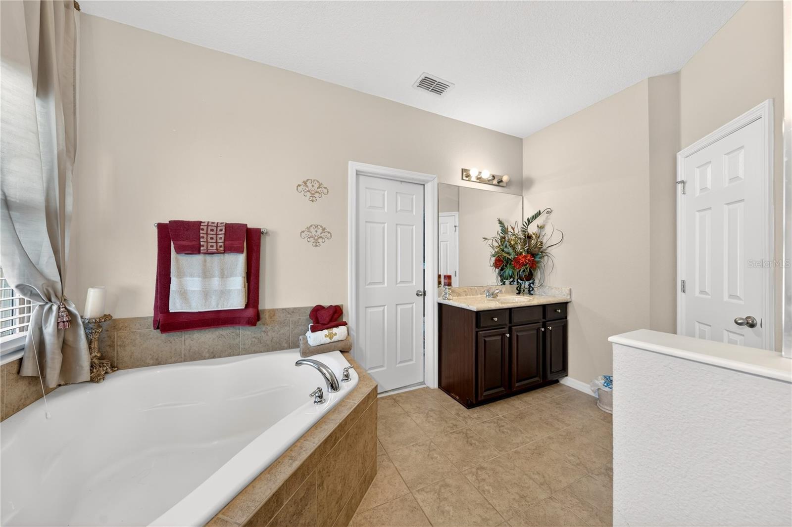 Image 56 of 72 For 882 Counts Crest Cir