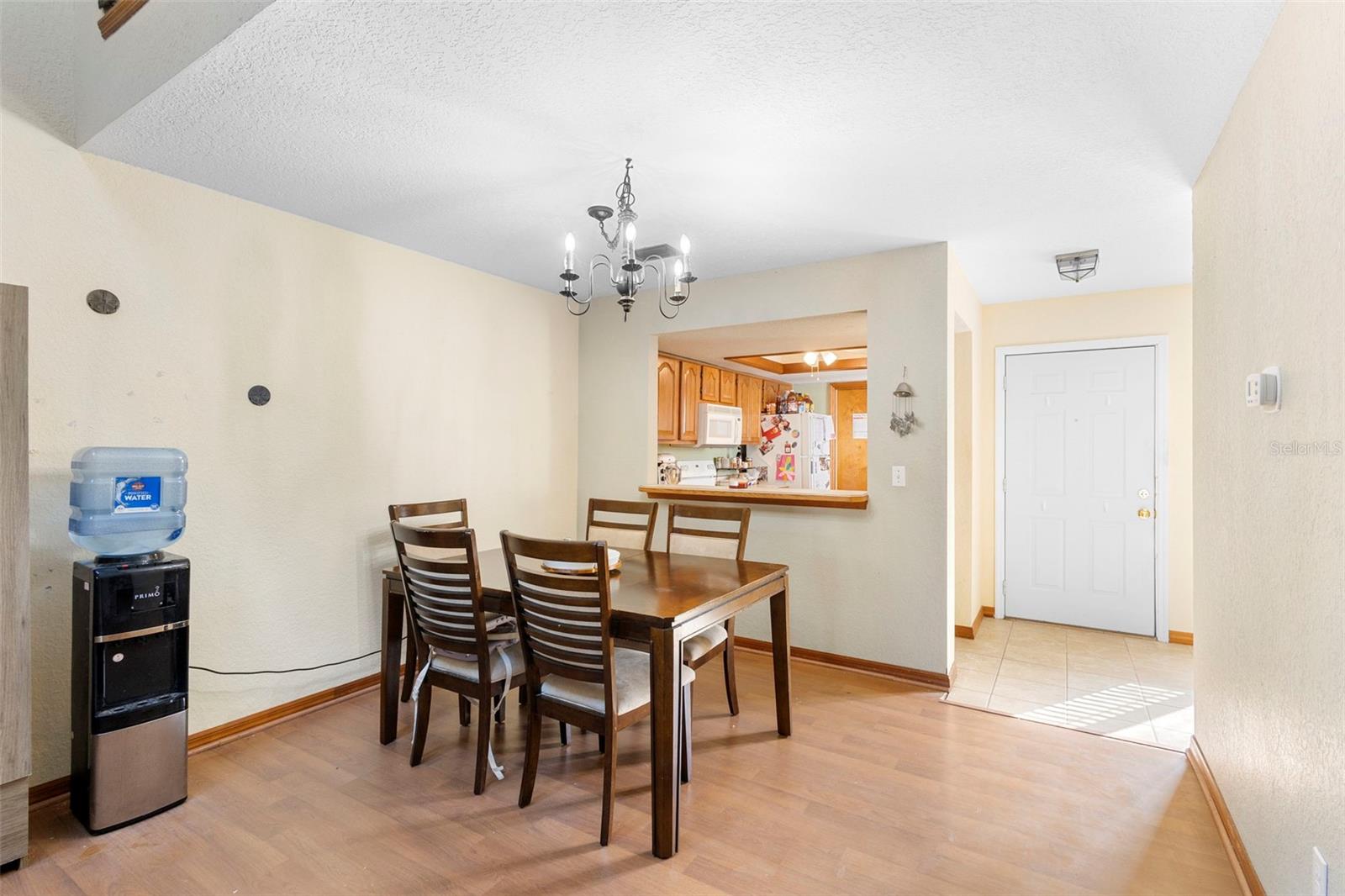 Image 11 of 44 For 347 W Castlewood Lane