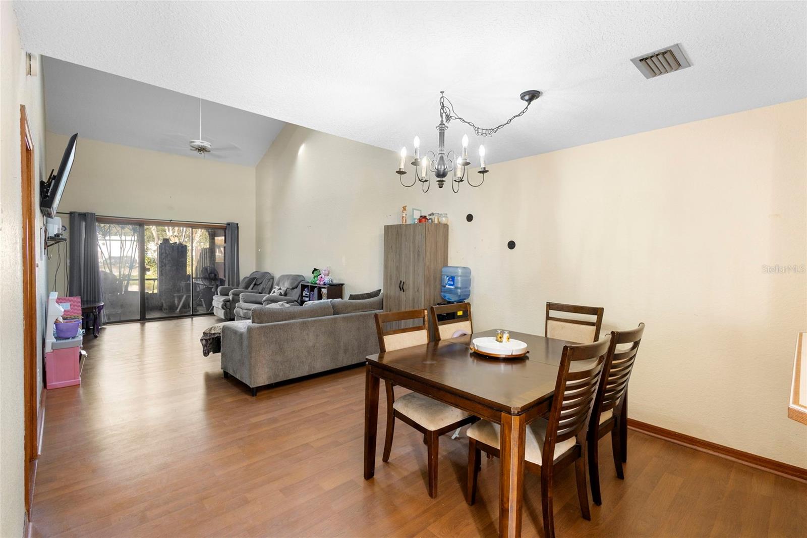 Image 13 of 44 For 347 W Castlewood Lane