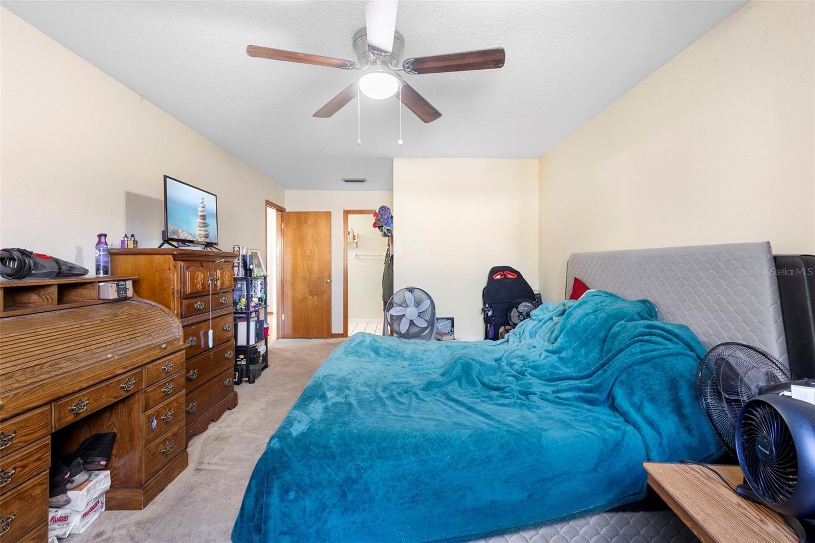 Image 19 of 44 For 347 W Castlewood Lane