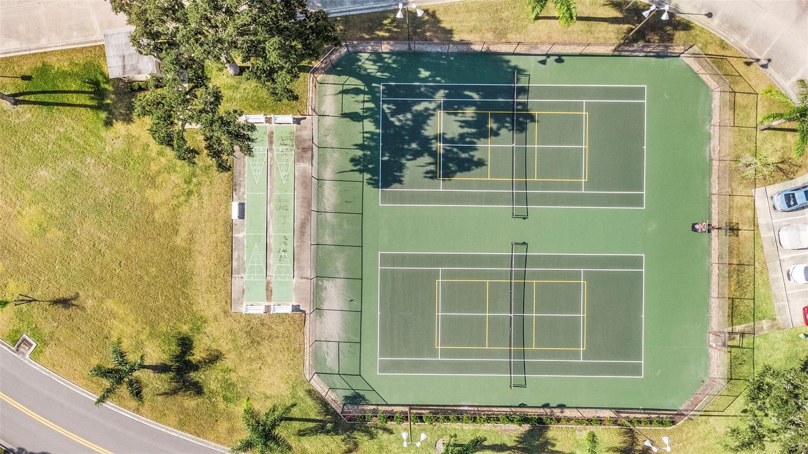 Image 2 of 44 For 347 W Castlewood Lane