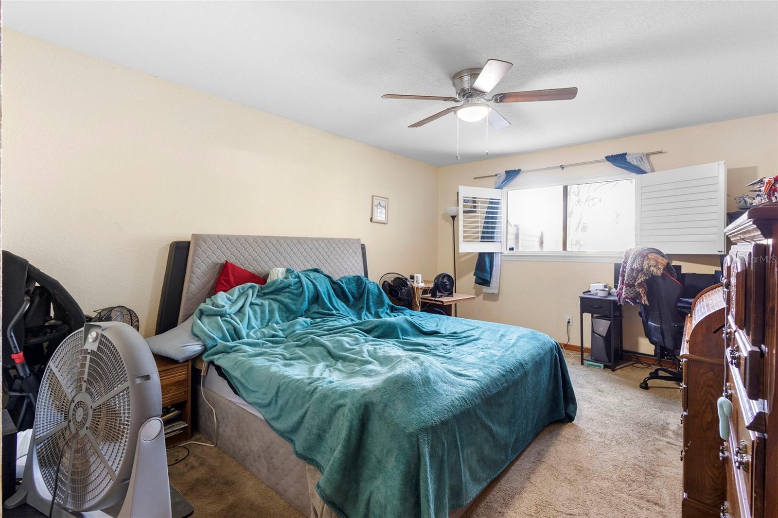 Image 20 of 44 For 347 W Castlewood Lane