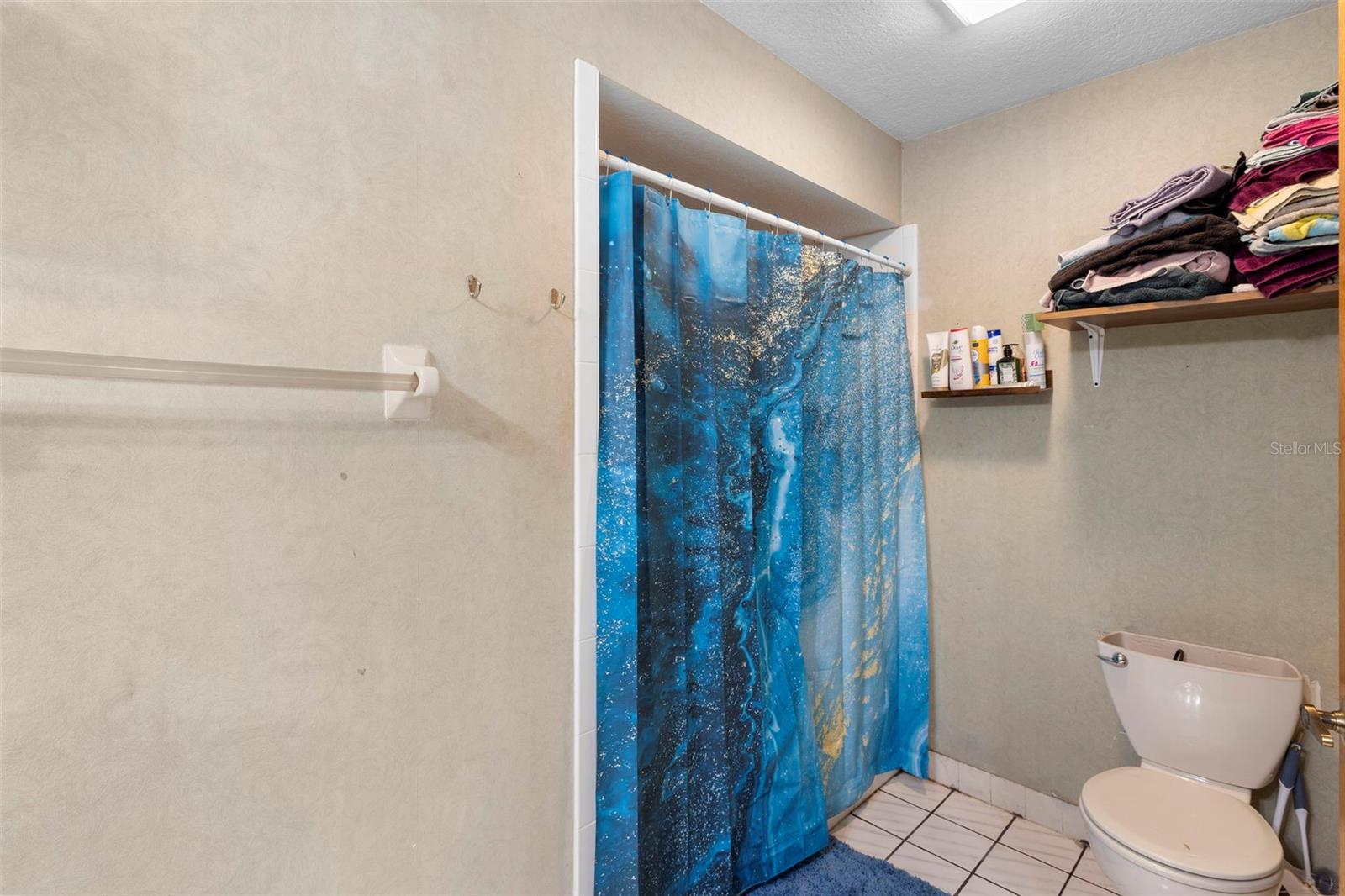 Image 22 of 44 For 347 W Castlewood Lane