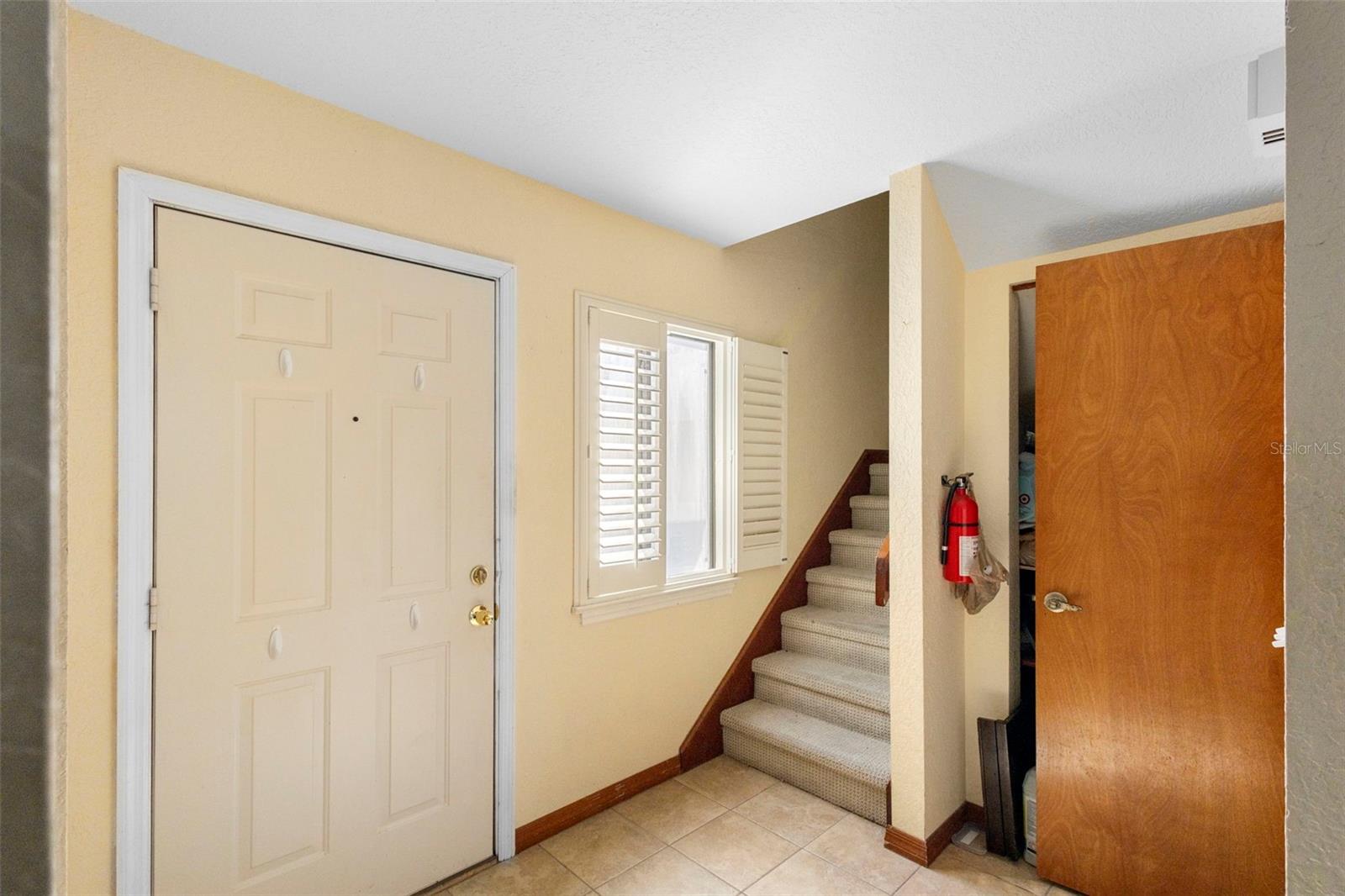 Image 23 of 44 For 347 W Castlewood Lane