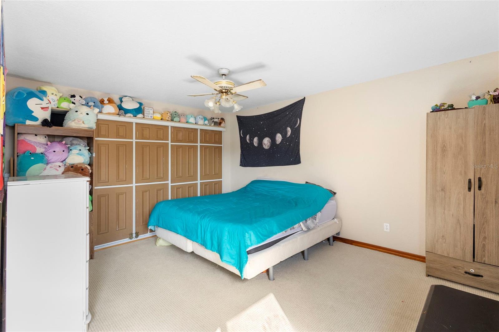 Image 24 of 44 For 347 W Castlewood Lane