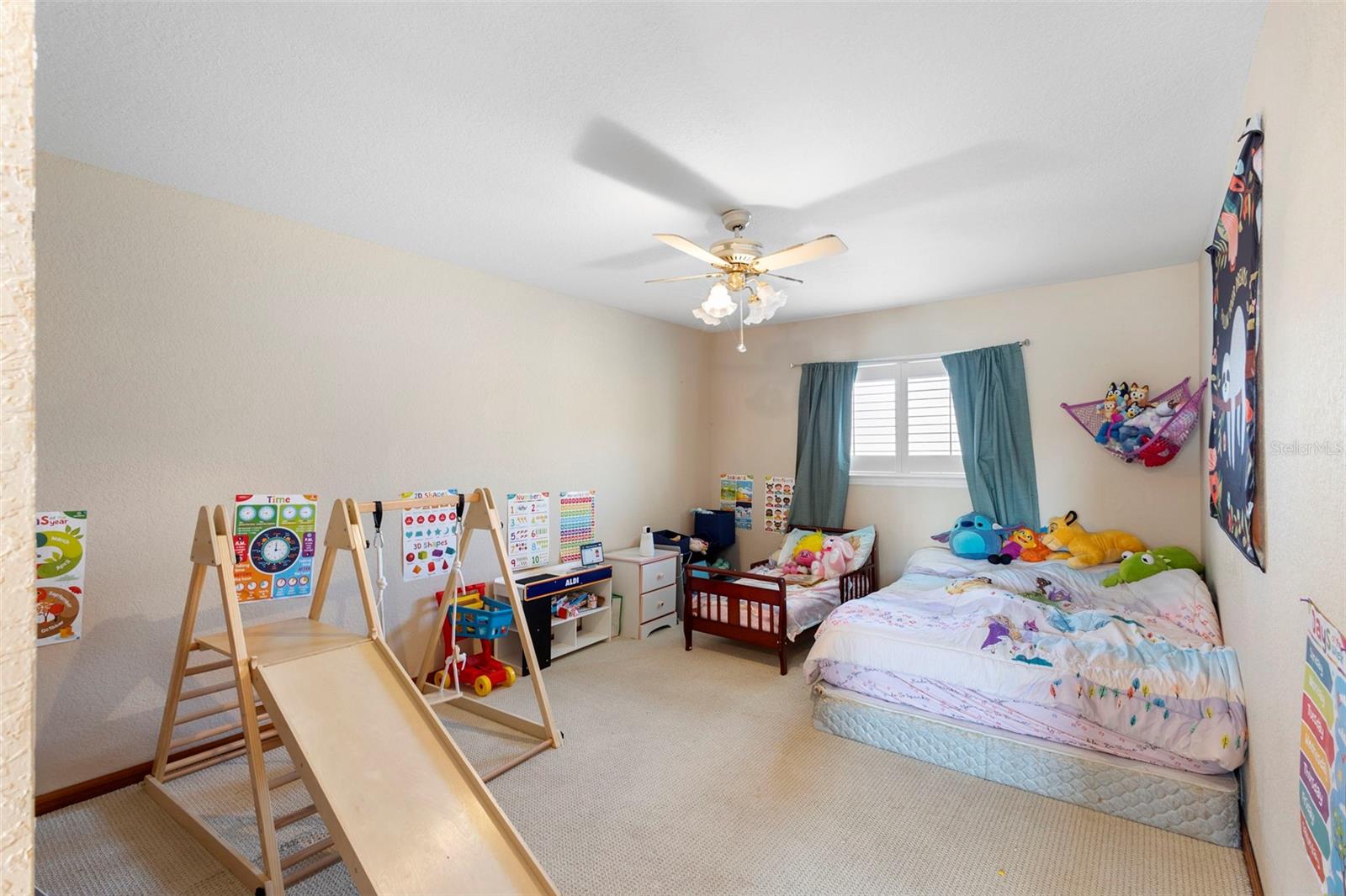 Image 27 of 44 For 347 W Castlewood Lane