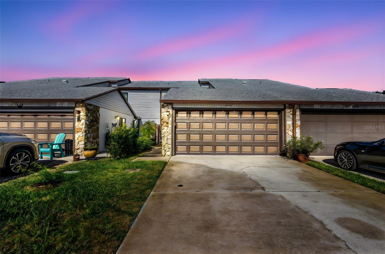 Image 3 of 44 For 347 W Castlewood Lane