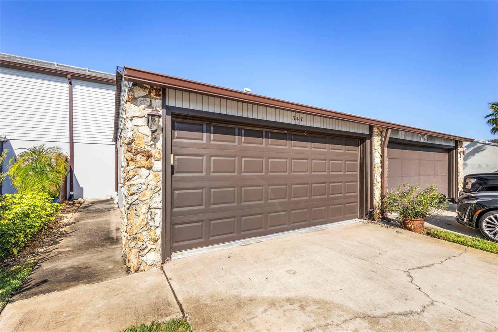 Image 36 of 44 For 347 W Castlewood Lane