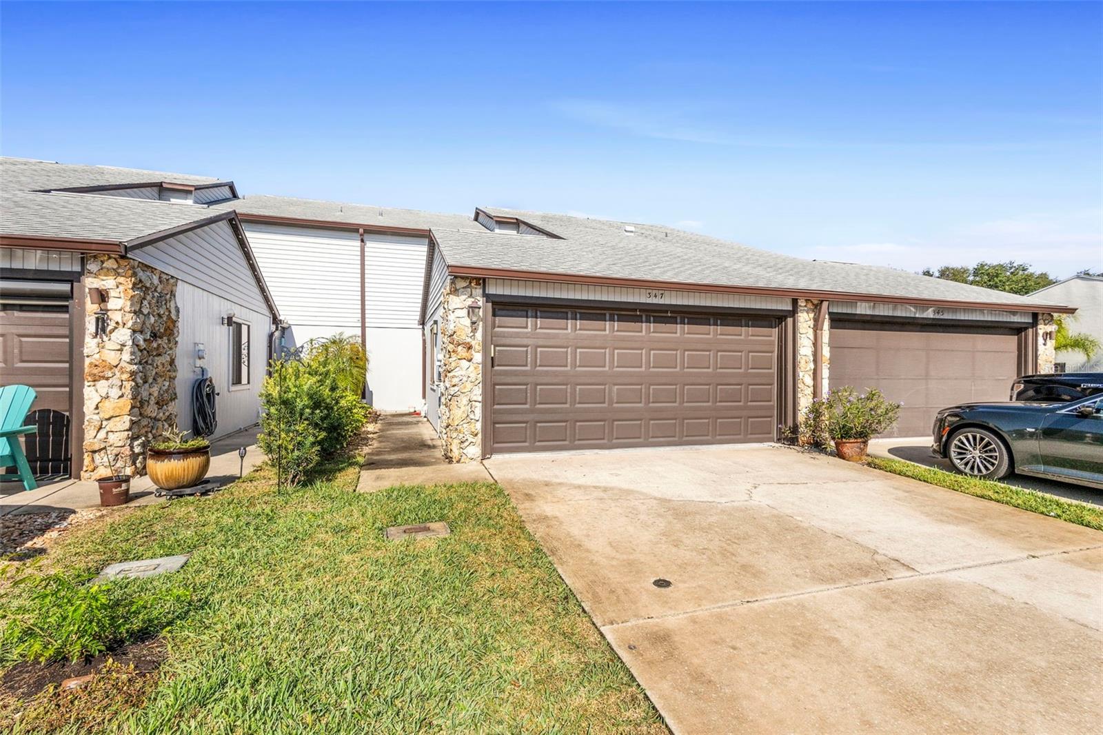 Image 37 of 44 For 347 W Castlewood Lane