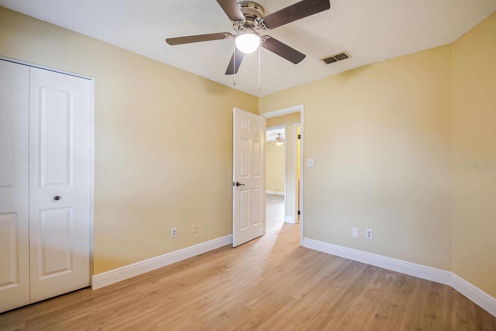 Image 15 of 23 For 1606 Prairie Lake Boulevard