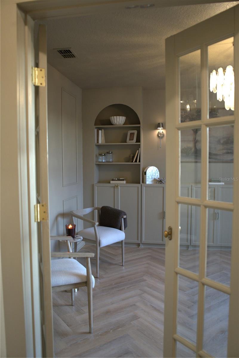 Image 7 of 47 For 4330 Meandering Bay