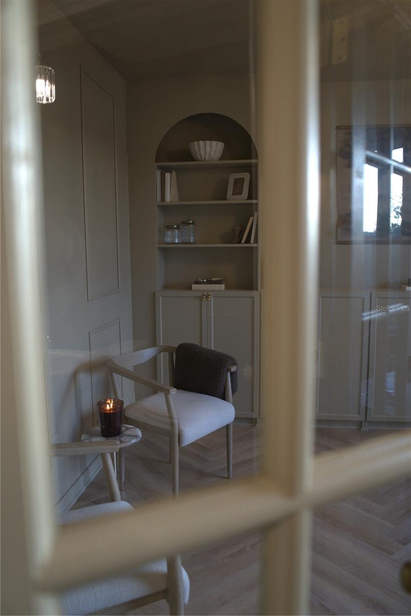 Image 8 of 47 For 4330 Meandering Bay