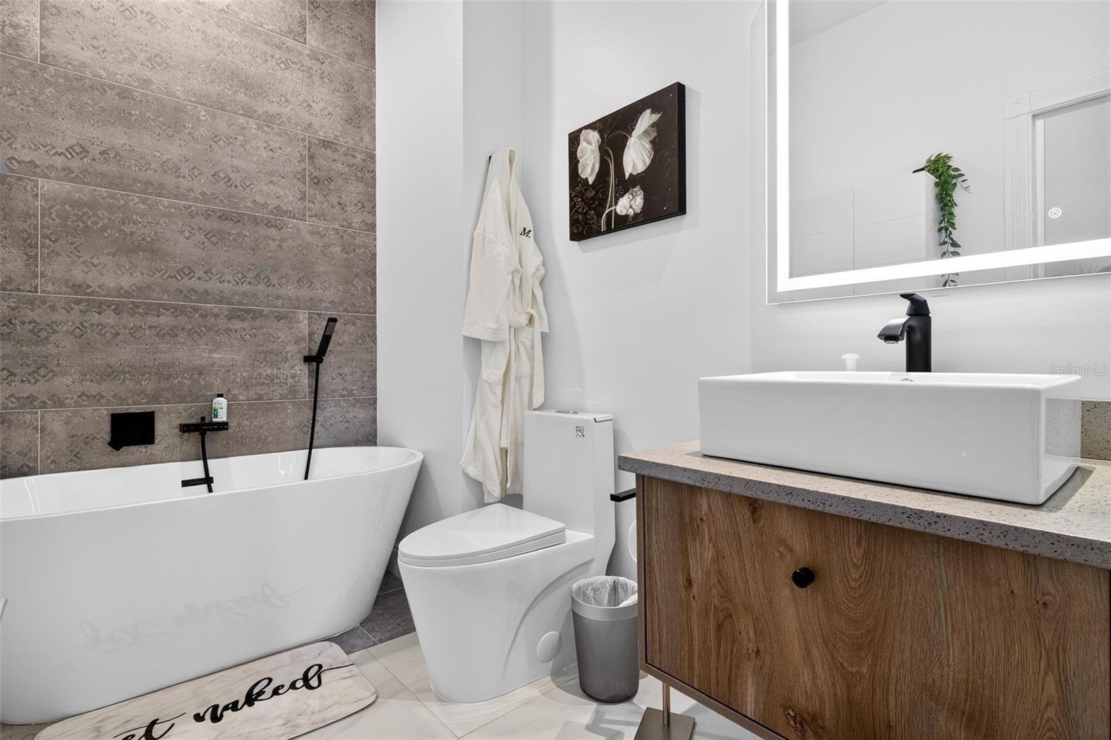 Image 44 of 74 For 11963 James Bay Drive