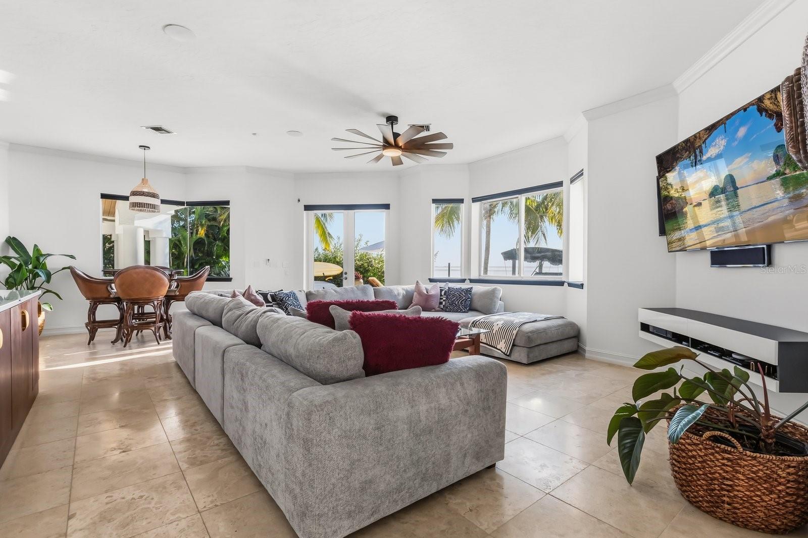 Image 19 of 74 For 2 River Falls Dr