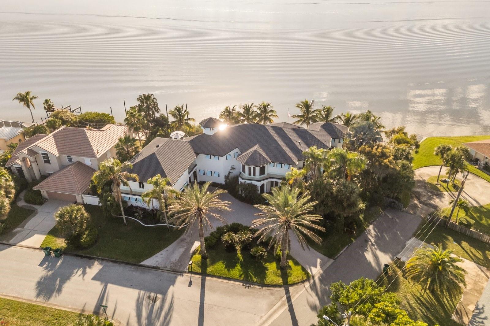 Image 5 of 74 For 2 River Falls Dr