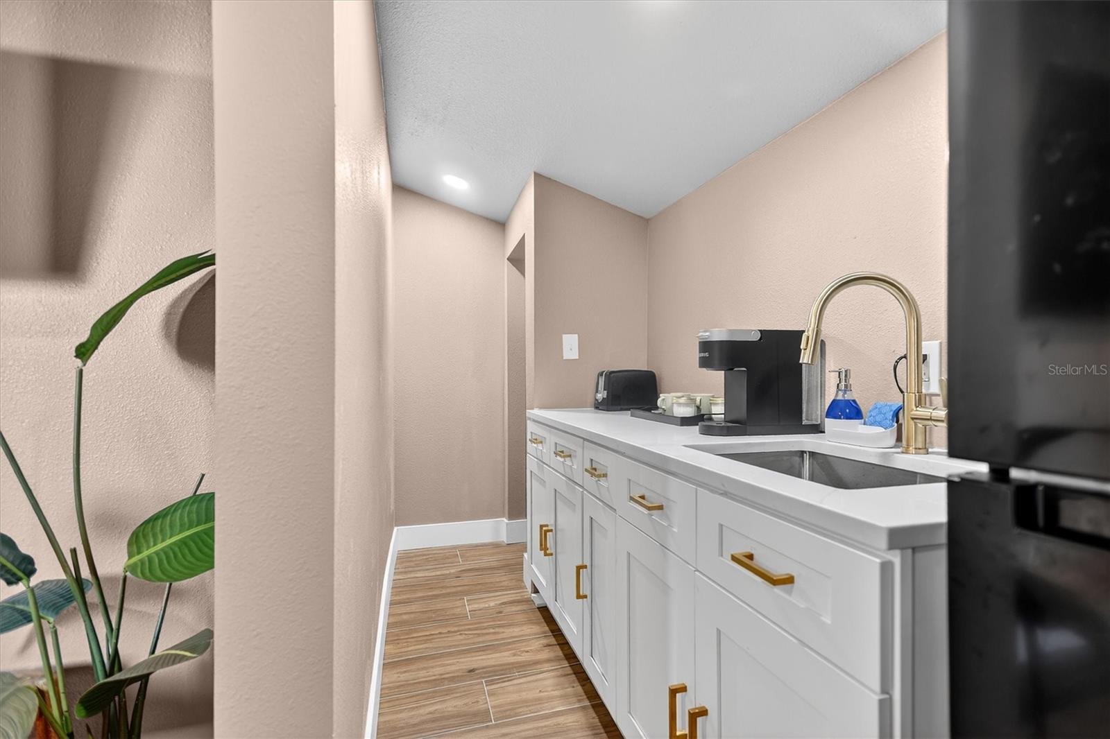 Image 11 of 19 For 917 Mack Avenue