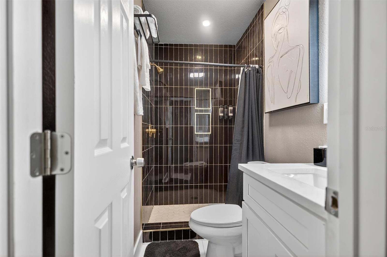 Image 14 of 19 For 917 Mack Avenue