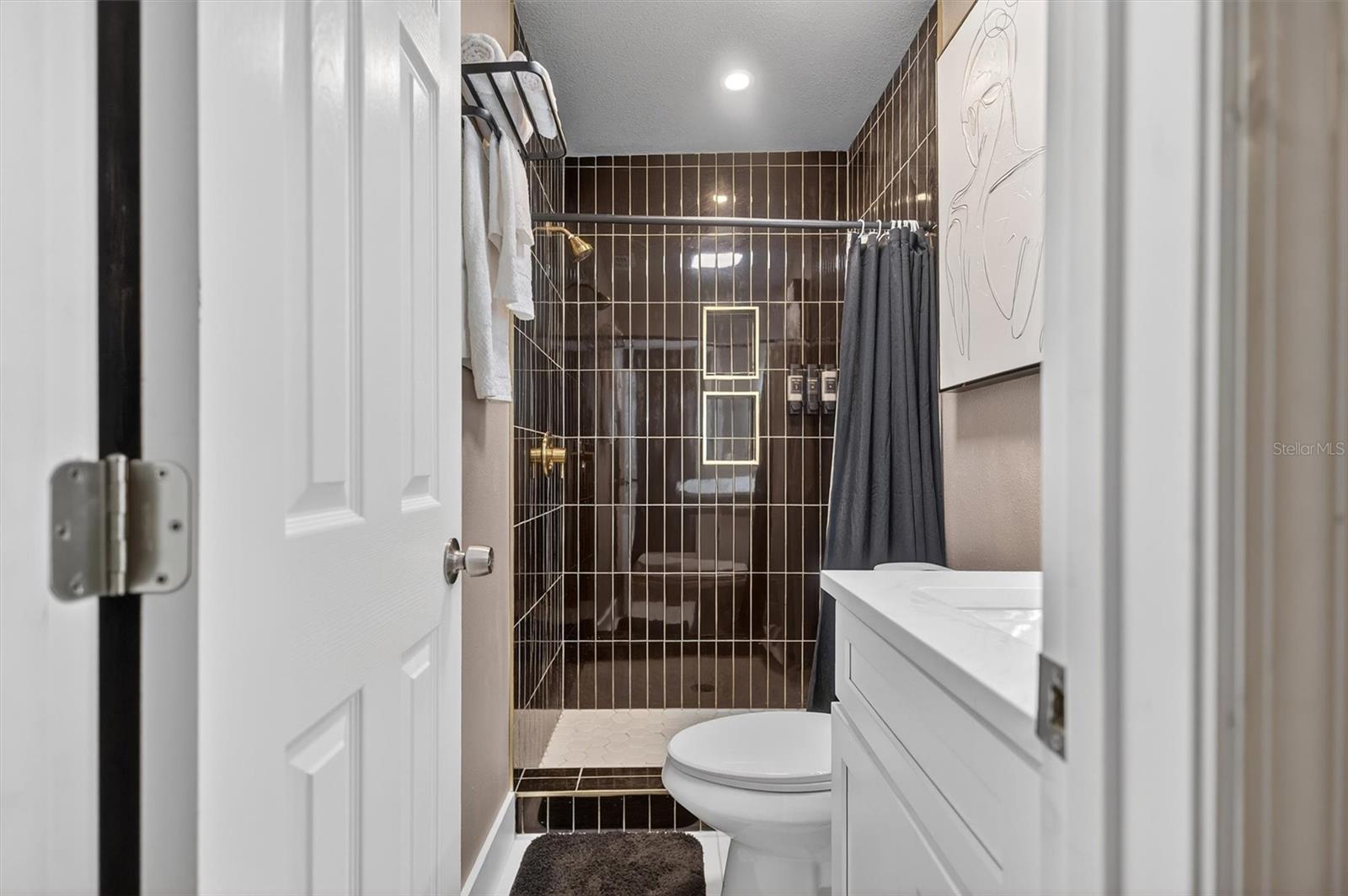 Image 15 of 19 For 917 Mack Avenue