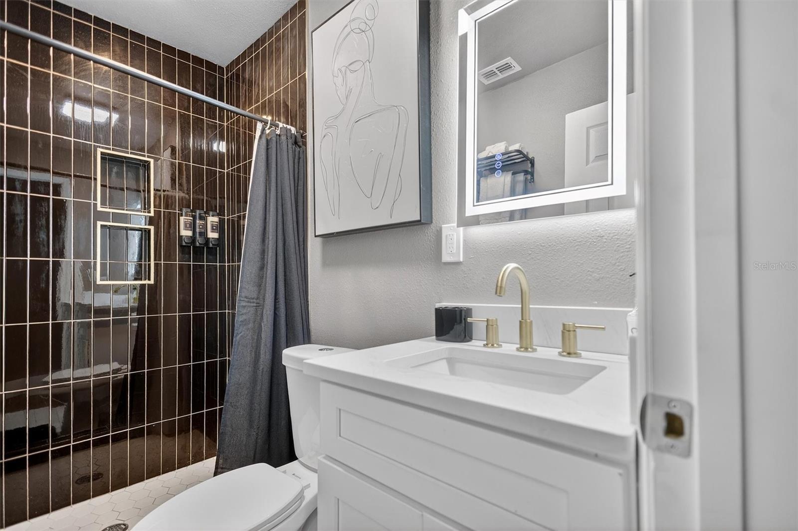 Image 16 of 19 For 917 Mack Avenue