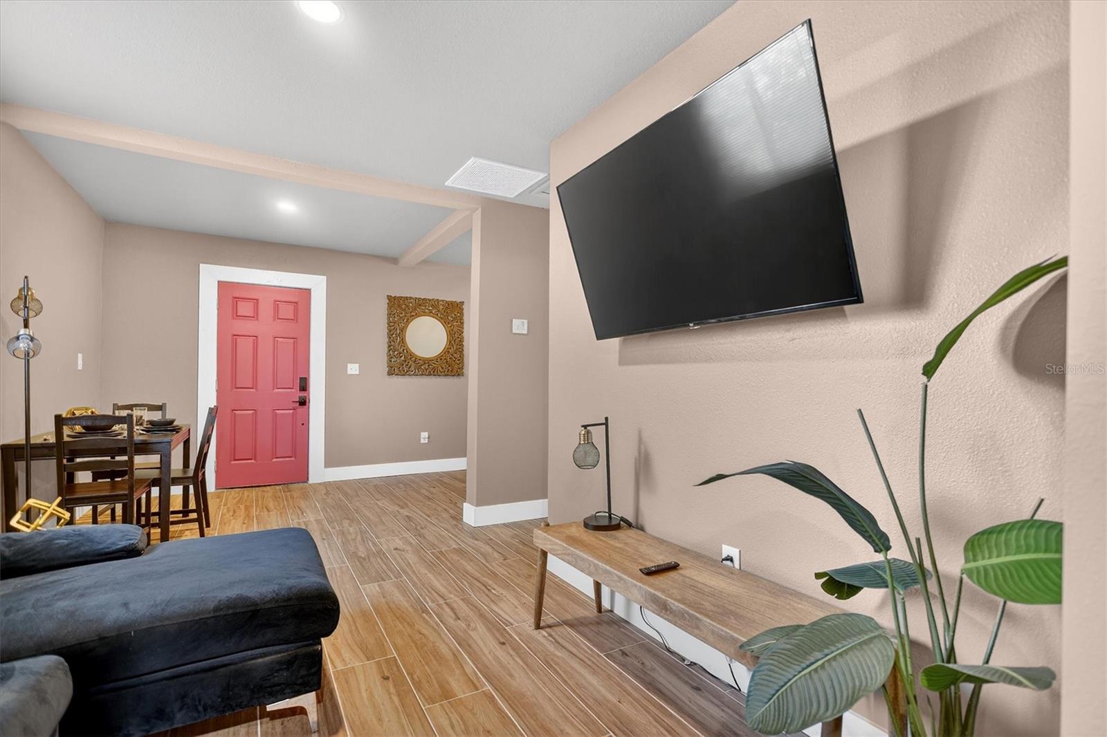 Image 4 of 19 For 917 Mack Avenue